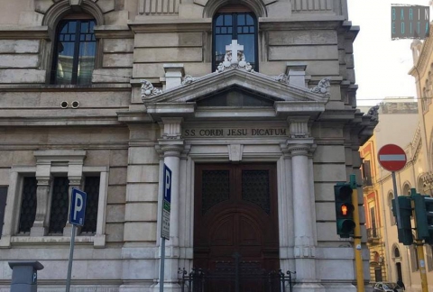 Bari, la chiesa del Sacro Cuore: incastonata e abbandonata in un antico palazzo